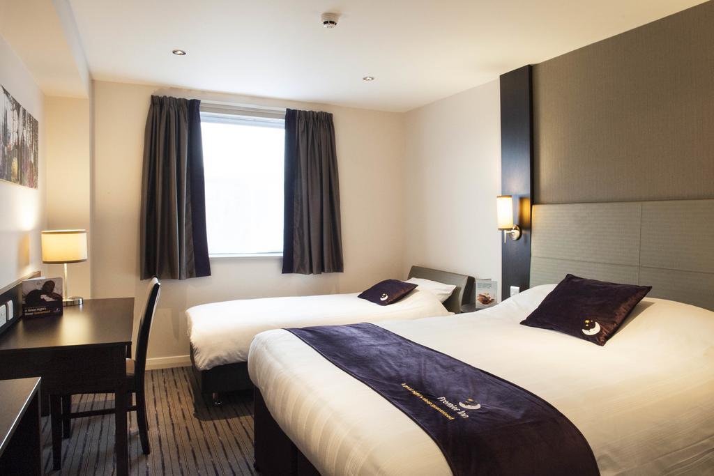 Premier Inn Nottingham City Exterior photo