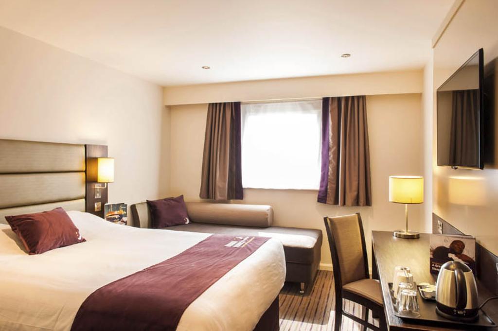 Premier Inn Nottingham City Exterior photo